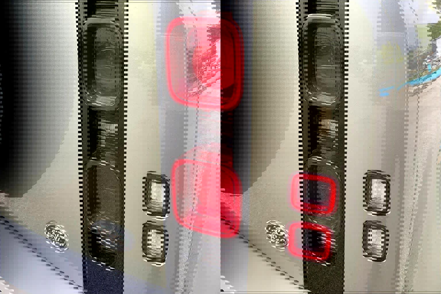 Used 2020 Land Rover Defender 110 HSE image 30