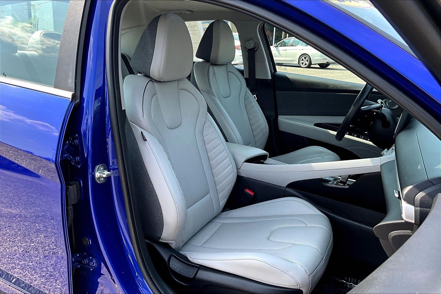 Used 2024 Hyundai Elantra Limited FWD image 7