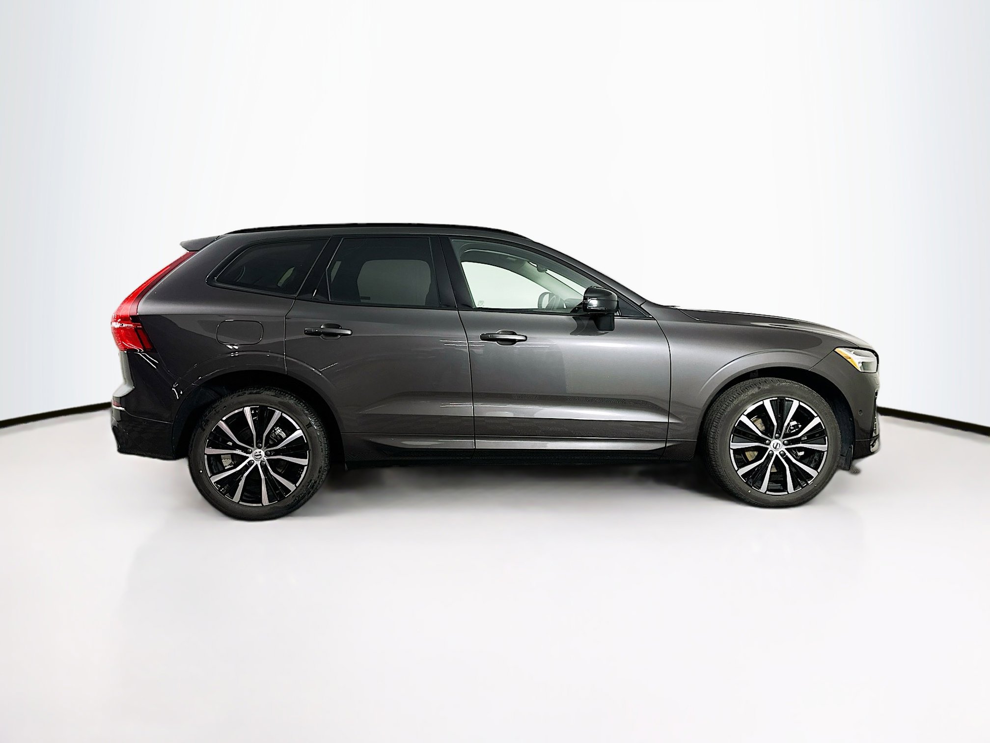 Used 2025 Volvo XC60 B5 Plus image 10