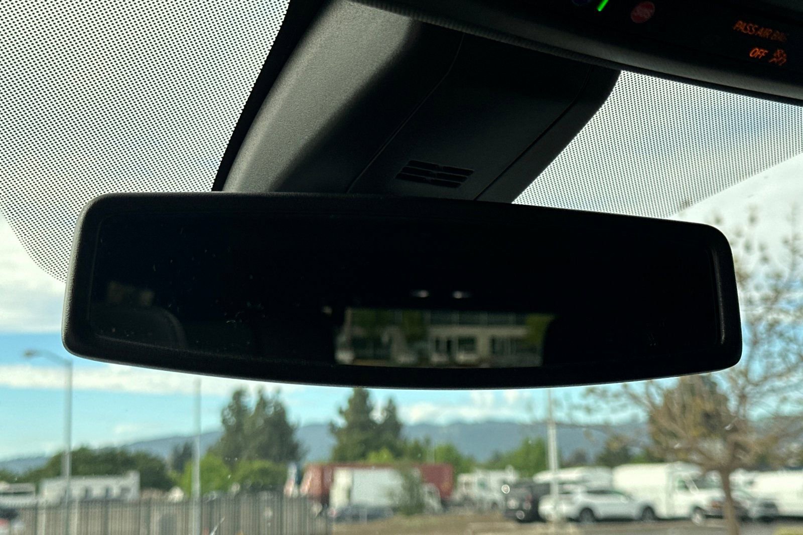 Used 2022 Chevrolet Tahoe Z71 w/ Z71 Off-Road Package AWD/4WD image 25