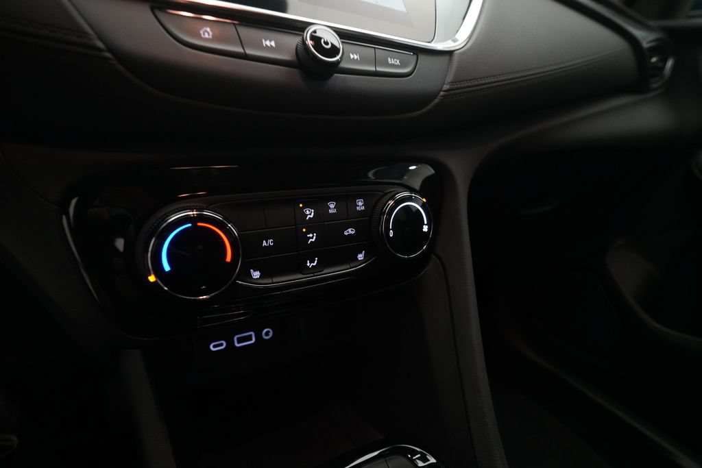 Used 2023 Buick Encore GX Preferred w/ Cold Weather Comfort Package AWD/4WD image 20