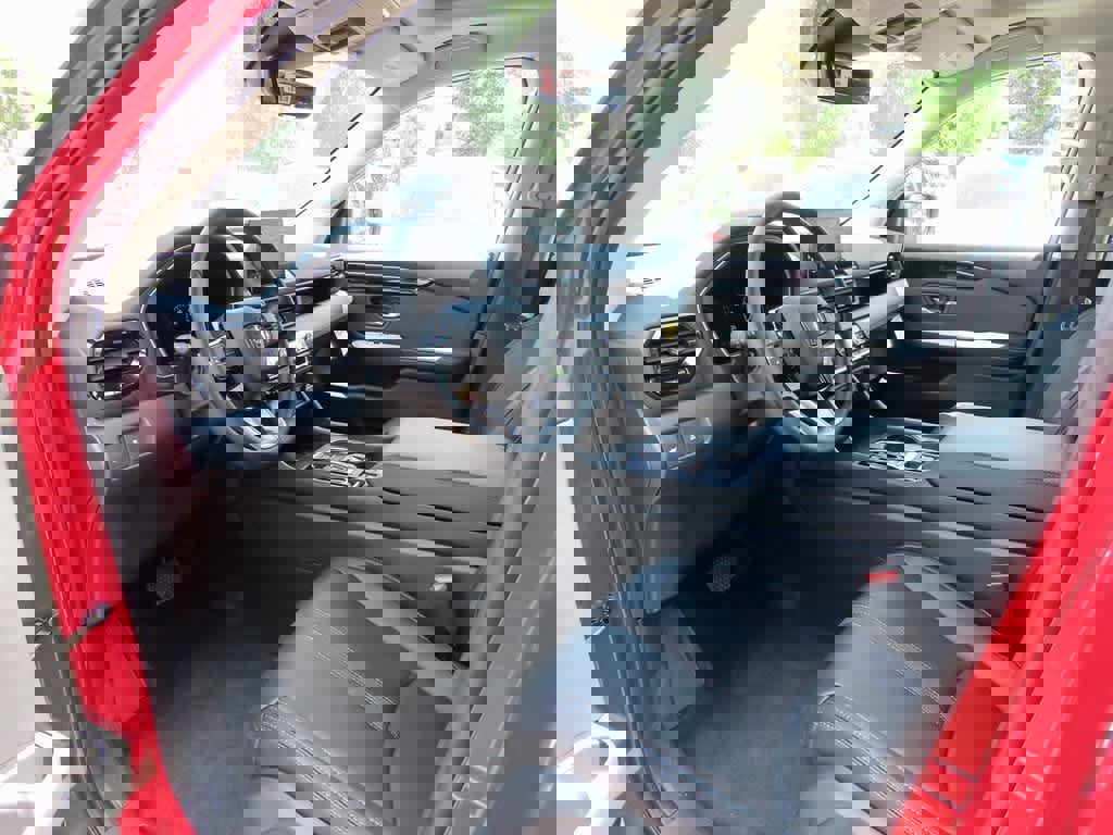 New 2025 Honda Pilot Touring image 2