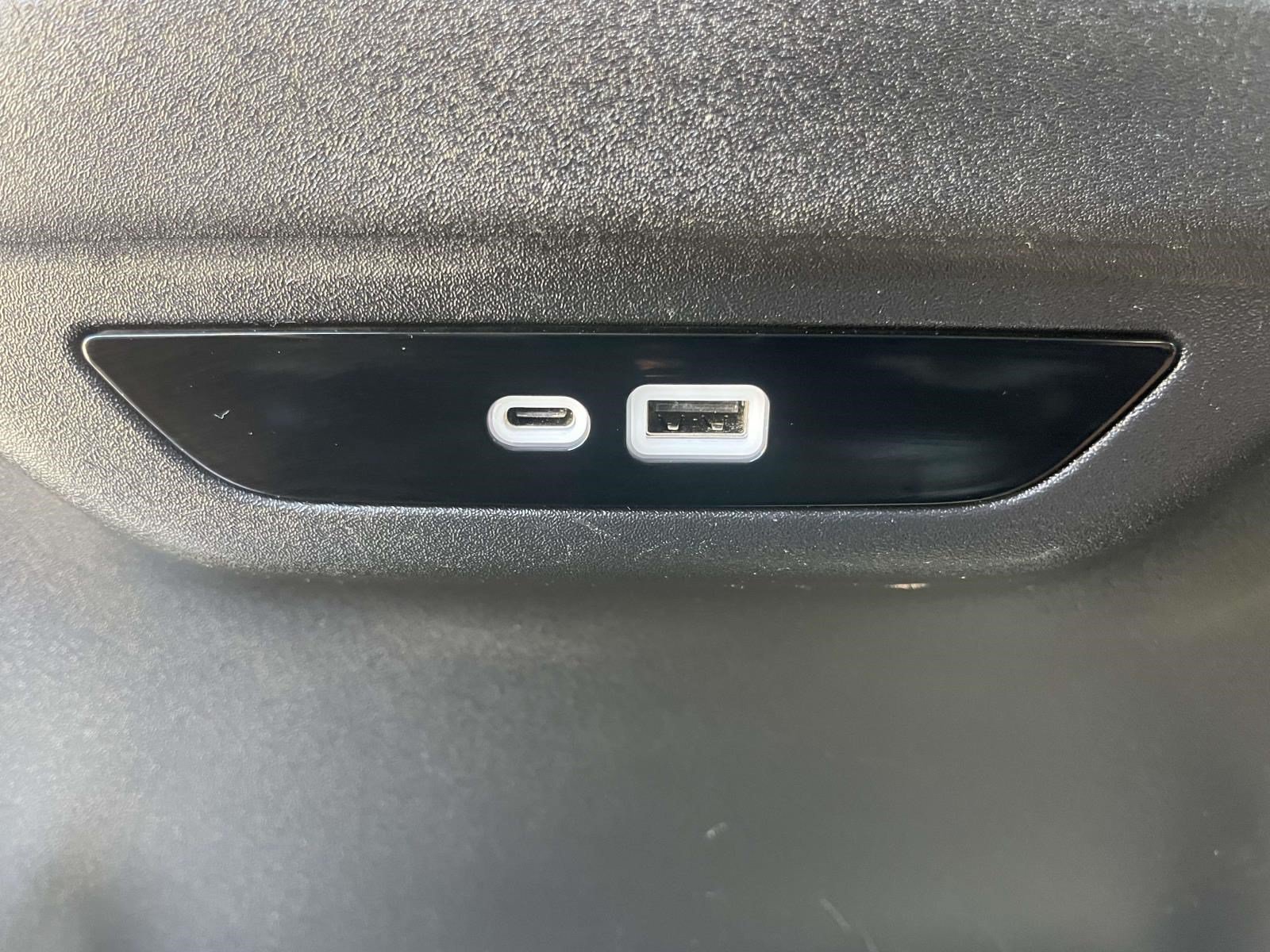 Used 2024 Chrysler Pacifica Touring-L FWD image 12