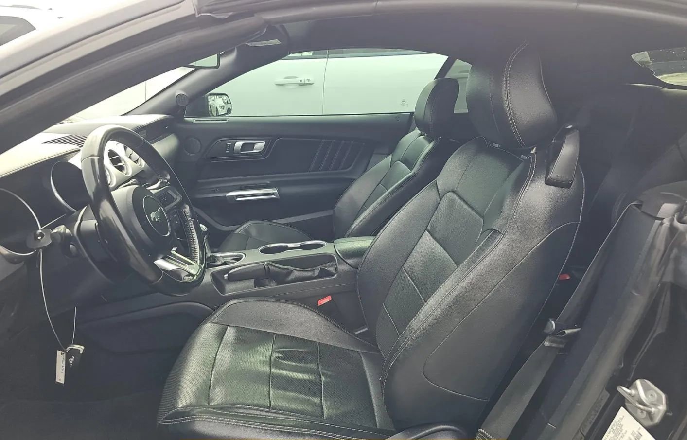 Used 2019 Ford Mustang Premium RWD image 4