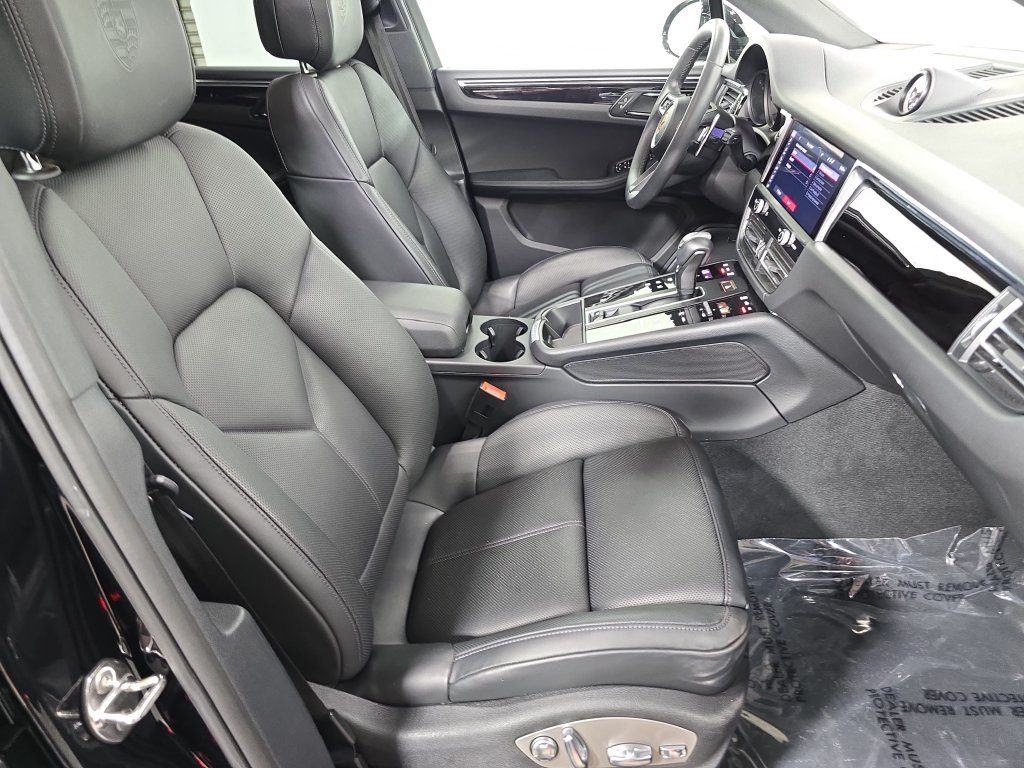 Certified 2026 Porsche Macan AWD/4WD image 27