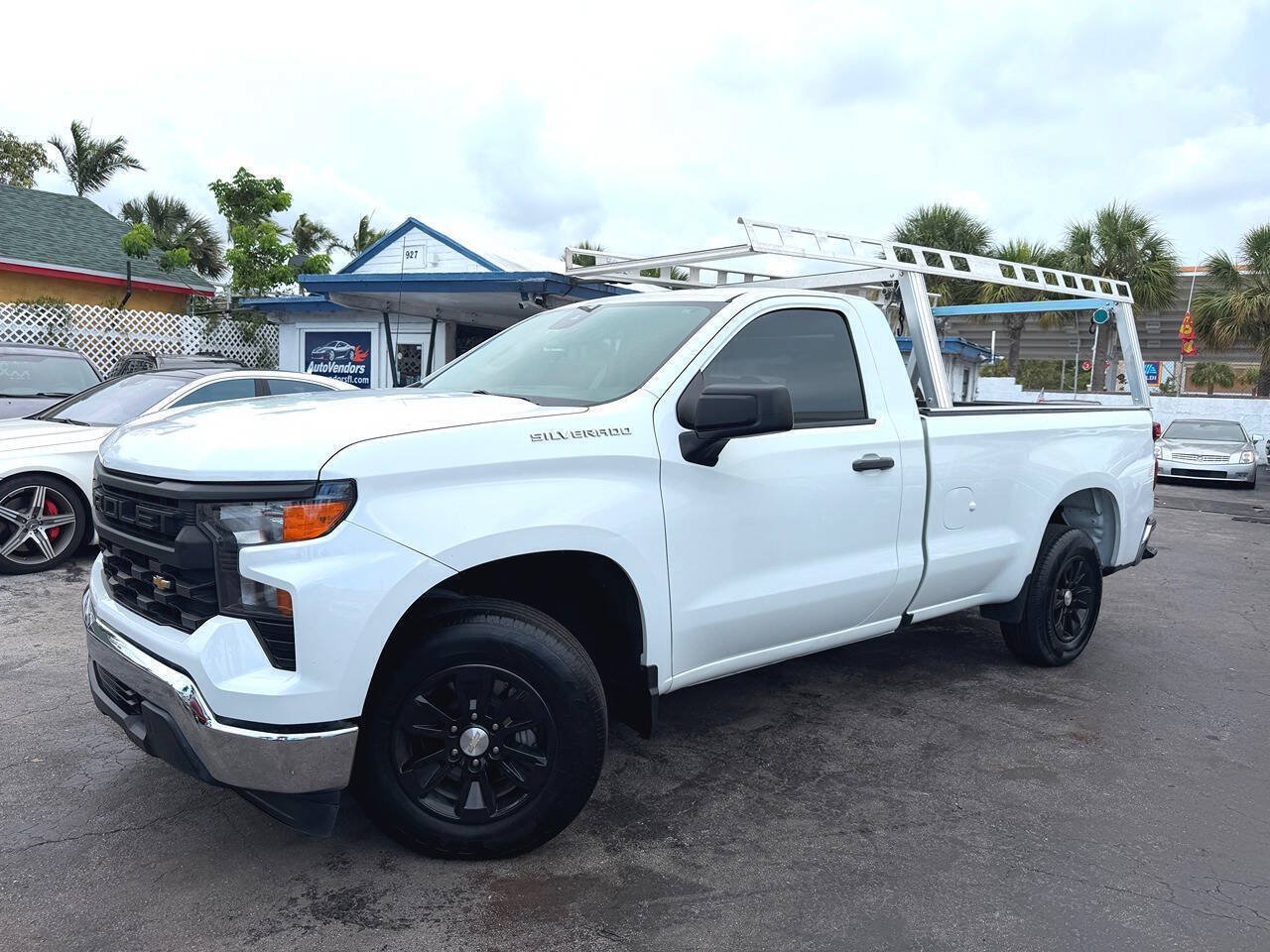 Used 2022 Chevrolet Silverado 1500 W/T RWD image 2