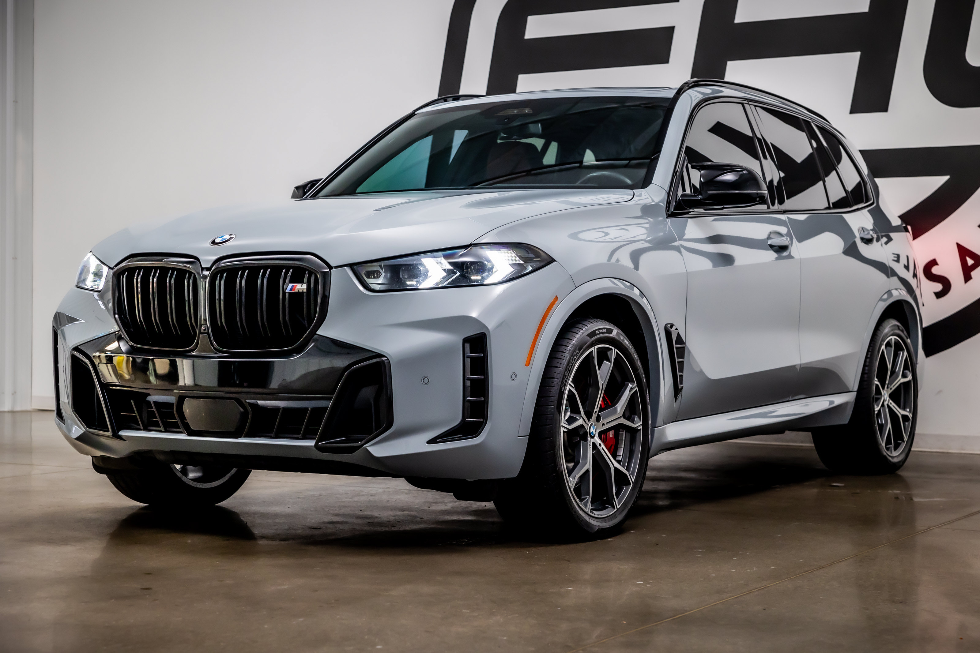 Used 2024 BMW X5 M60i AWD/4WD image 27