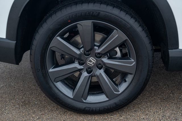 Used 2025 Honda Pilot Sport image 12