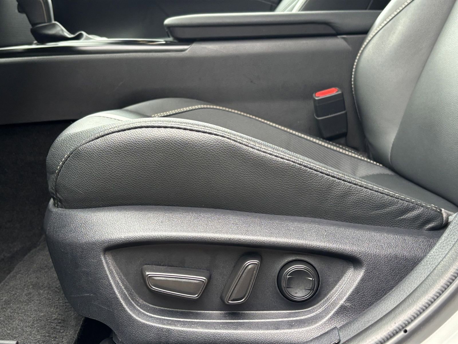 Used 2025 Toyota Camry SE image 27