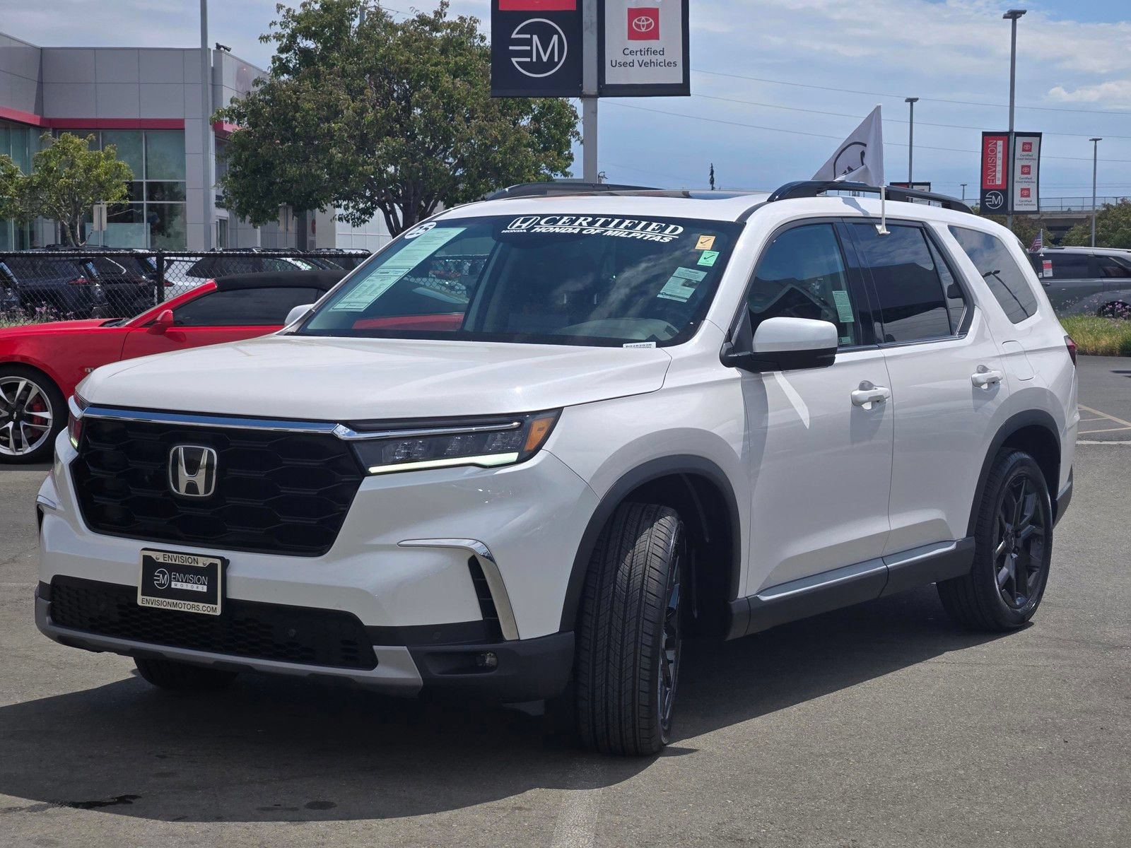 Certified 2025 Honda Pilot Touring image 3