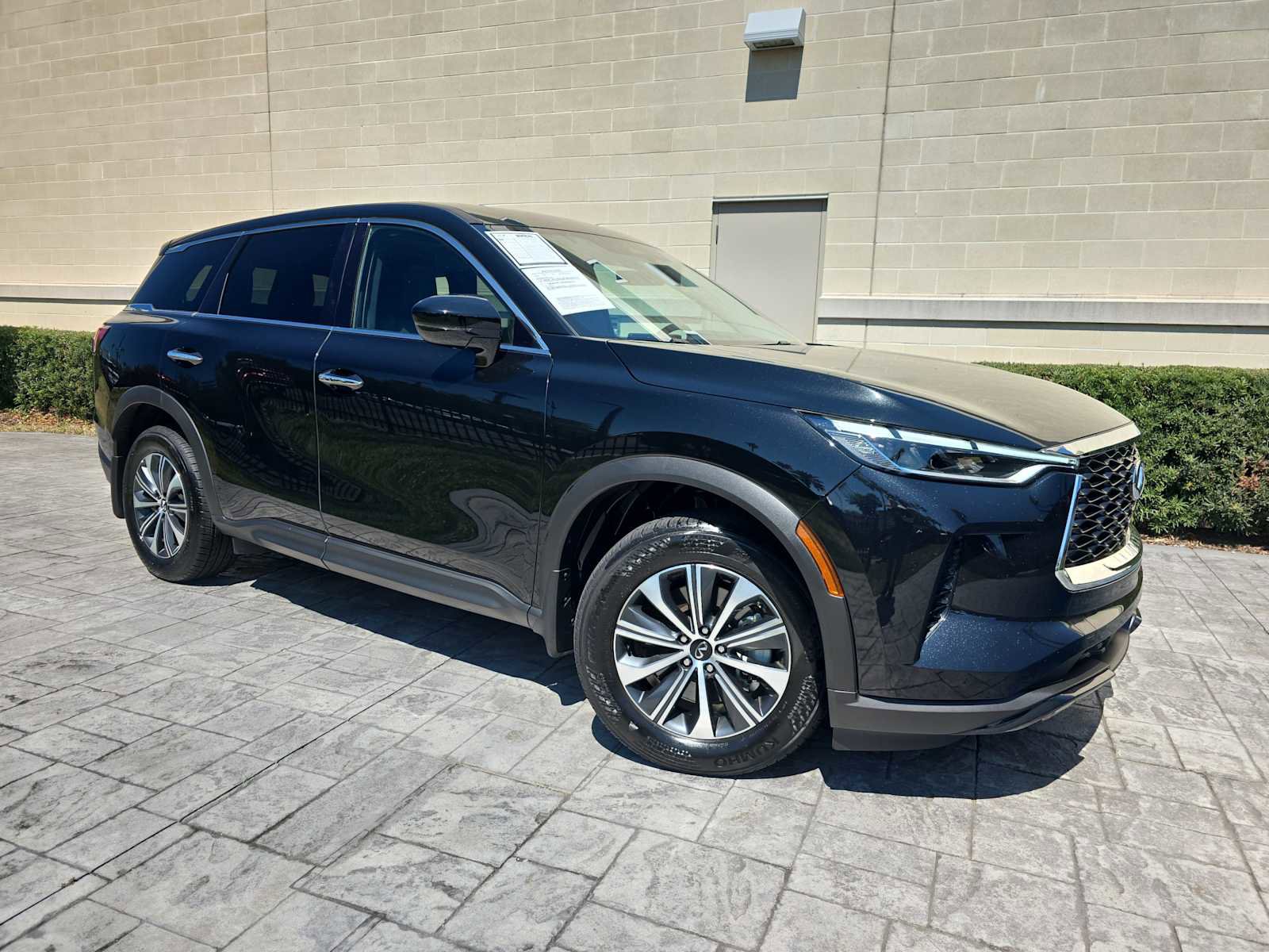 Used 2025 INFINITI QX60 Pure image 28