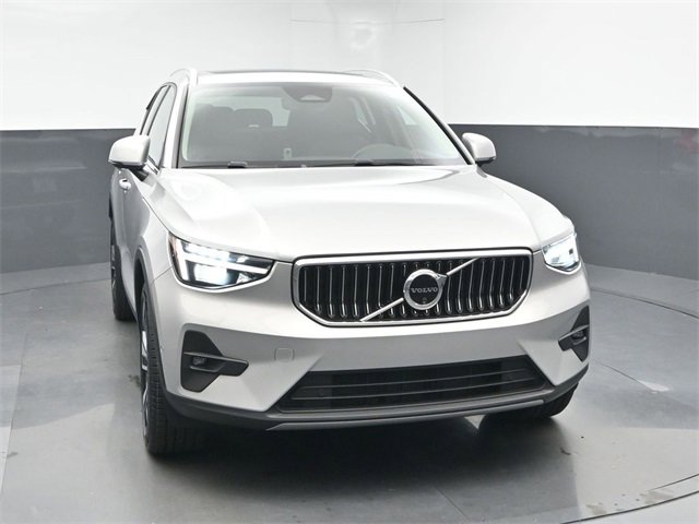 Used 2024 Volvo XC40 B5 Plus w/ Climate Package image 2