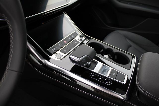 New 2025 Audi Q8 Premium image 18