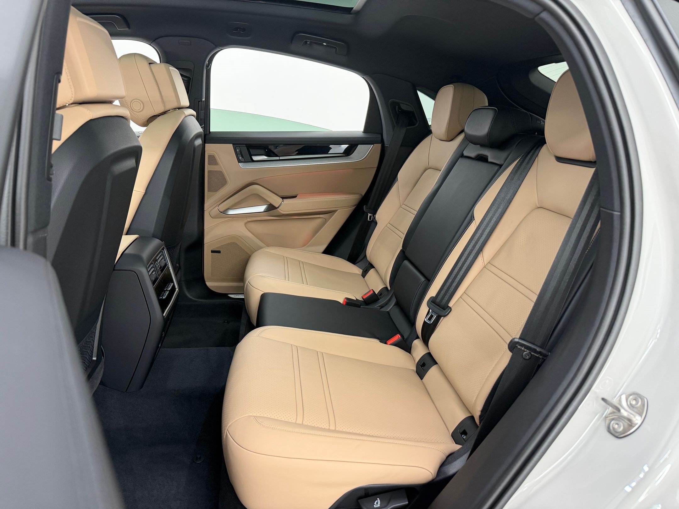 New 2026 Porsche Cayenne Coupe AWD/4WD image 24