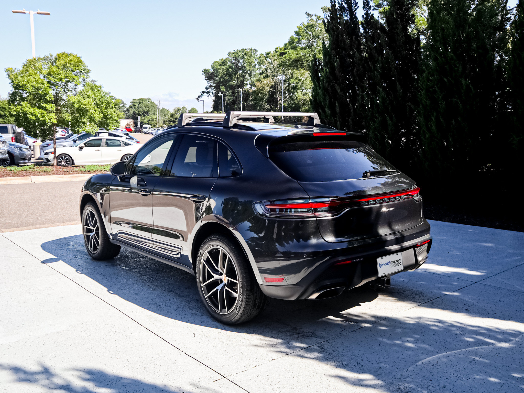 Used 2025 Porsche Macan AWD/4WD image 9