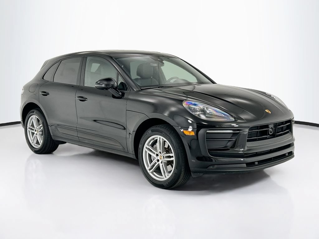 Certified 2024 Porsche Macan AWD/4WD image 9