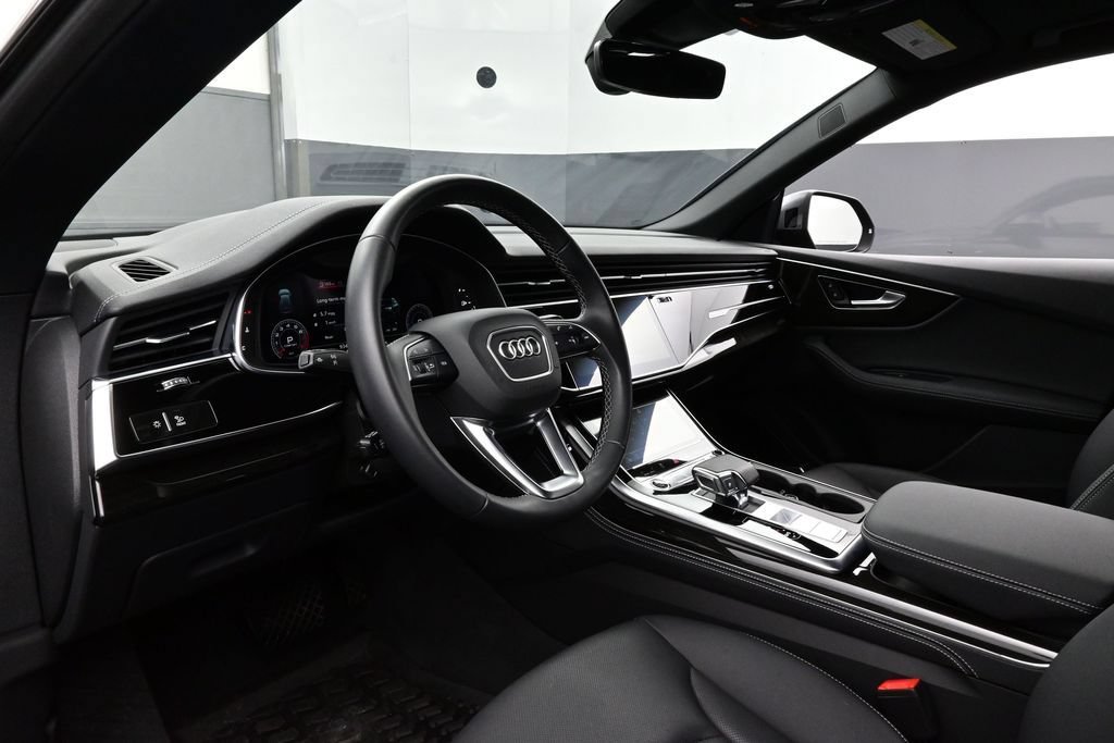 Used 2025 Audi Q8 Premium Plus AWD/4WD image 4
