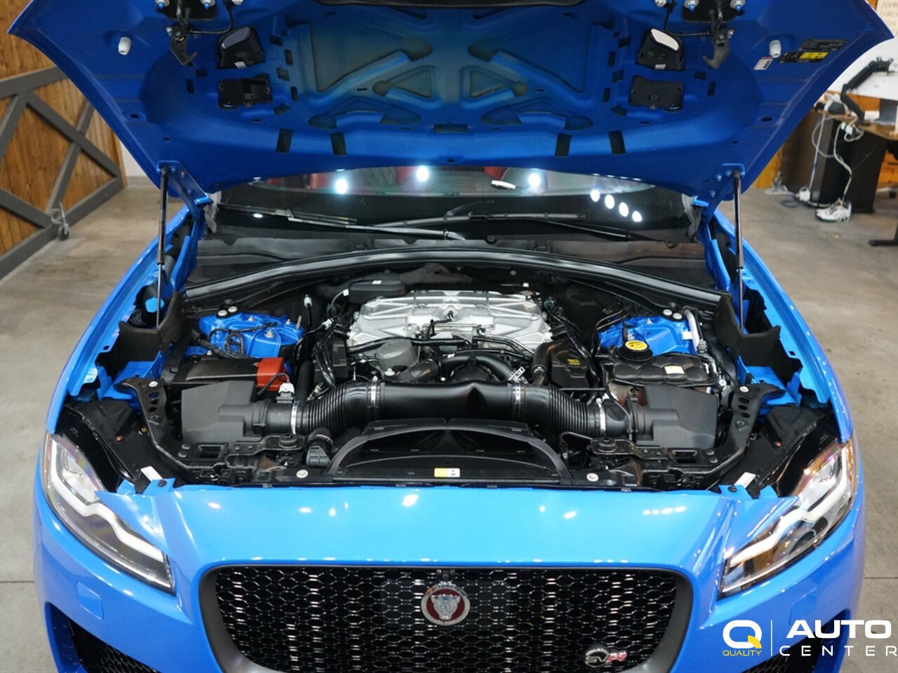 Used 2020 Jaguar F-PACE SVR image 12