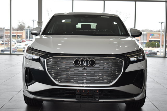 Used 2023 Audi Q4 e-tron Prestige image 4