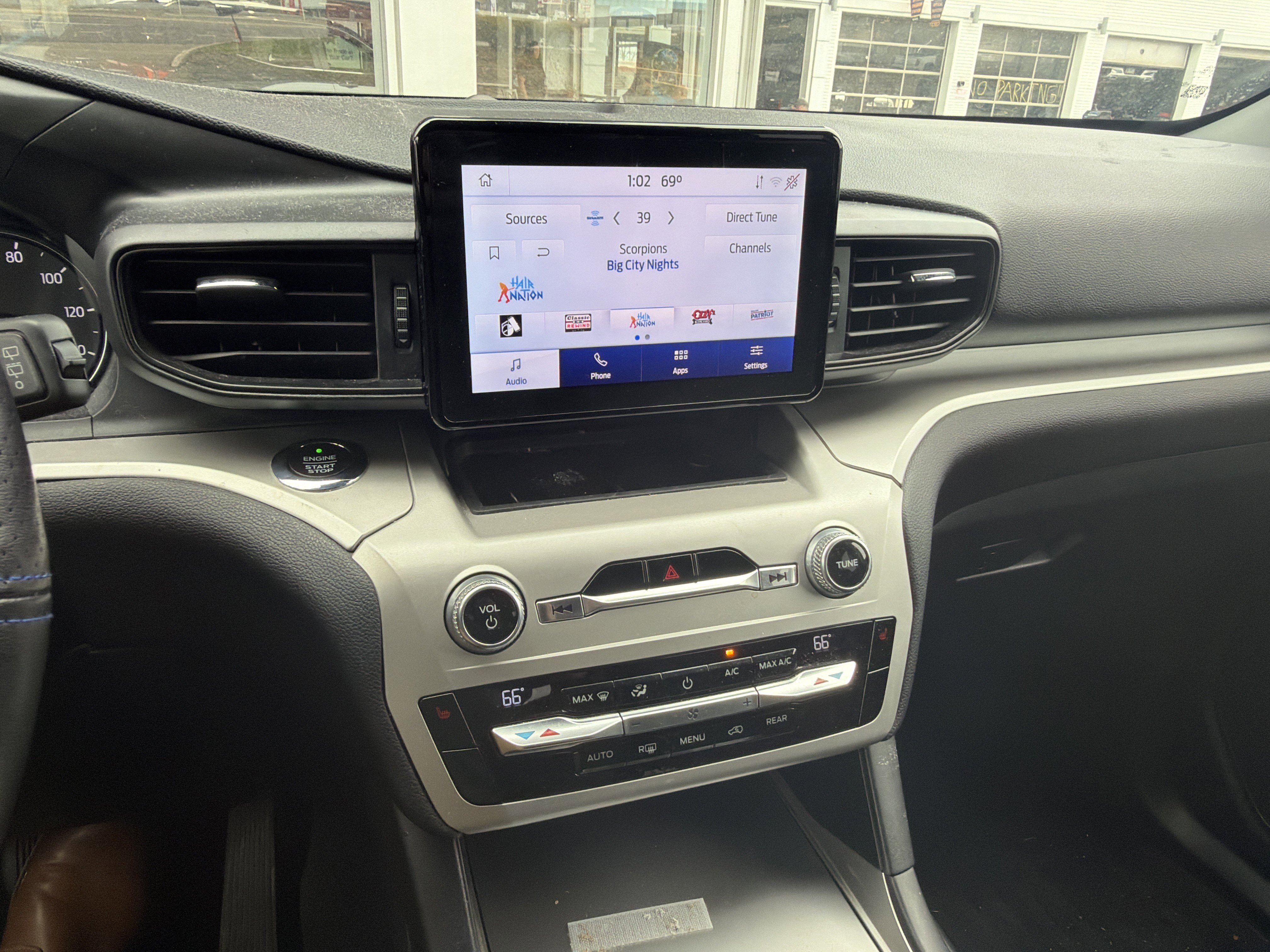 Used 2021 Ford Explorer XLT image 11