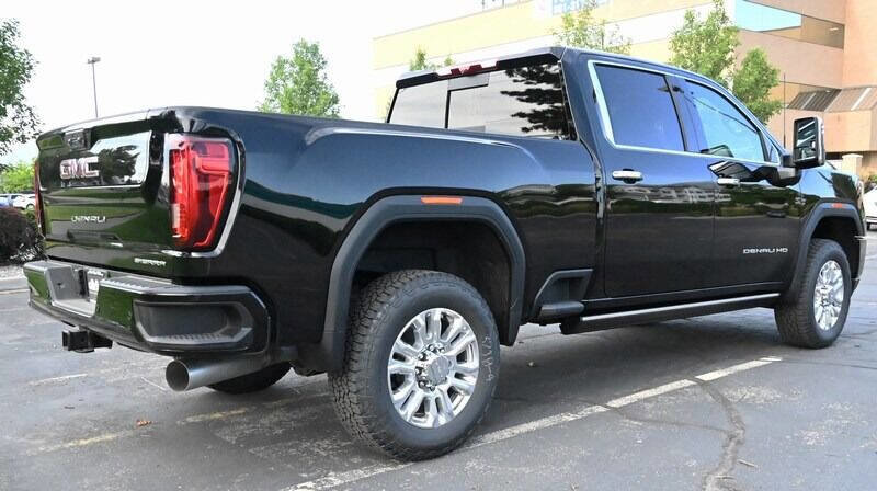 Used 2022 GMC Sierra 3500 Denali w/ Denali Ultimate Package AWD/4WD image 9