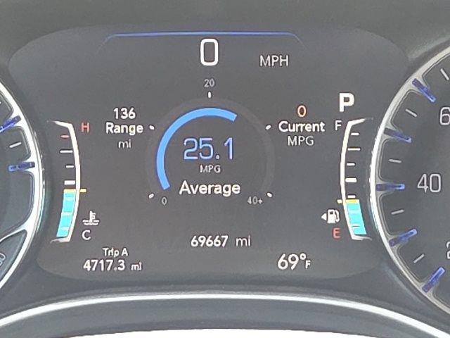 Used 2023 Chrysler Pacifica Touring-L FWD image 46