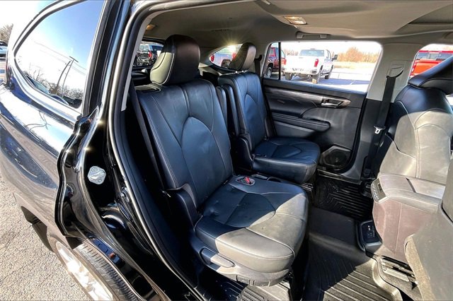 Used 2021 Toyota Highlander Limited image 25