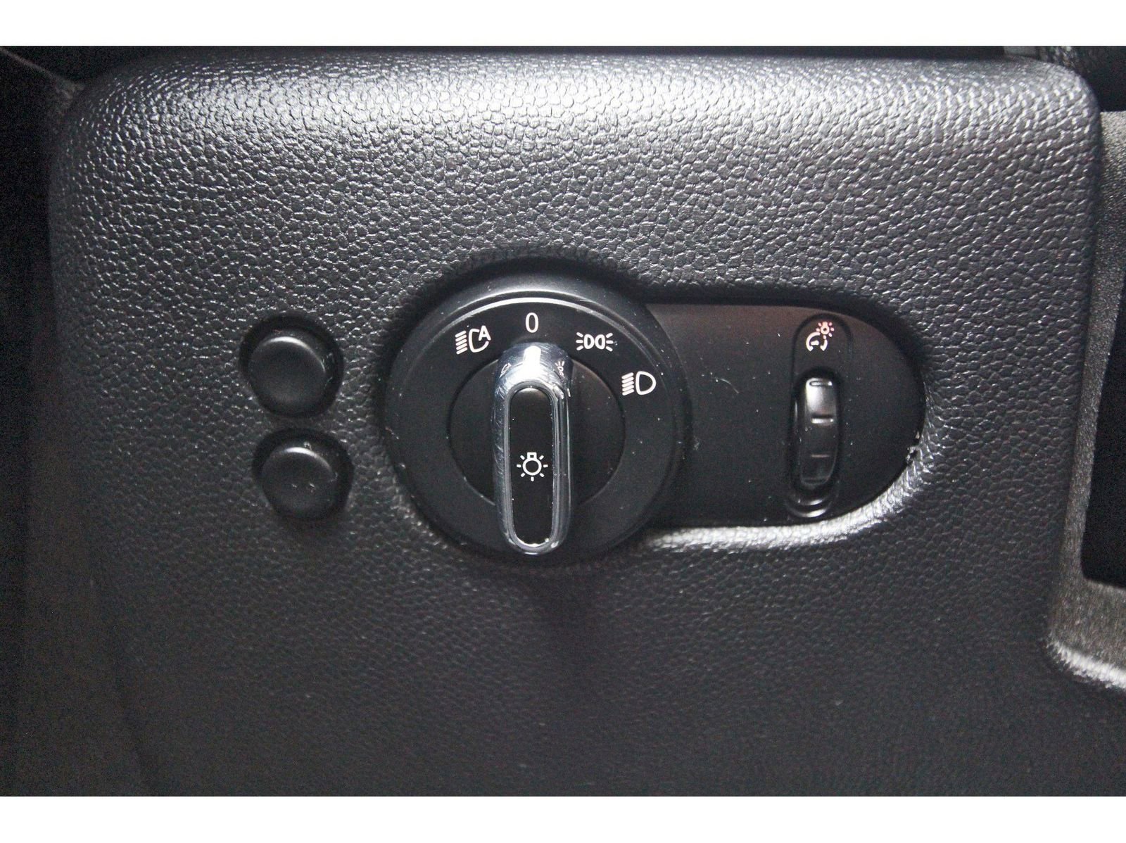 Used 2017 MINI Cooper 4-Door Hardtop image 20