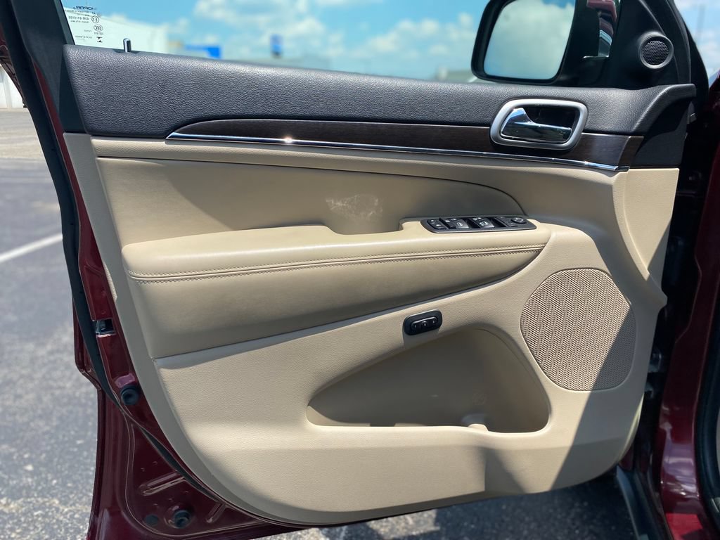 Used 2018 Jeep Grand Cherokee Limited AWD/4WD image 19