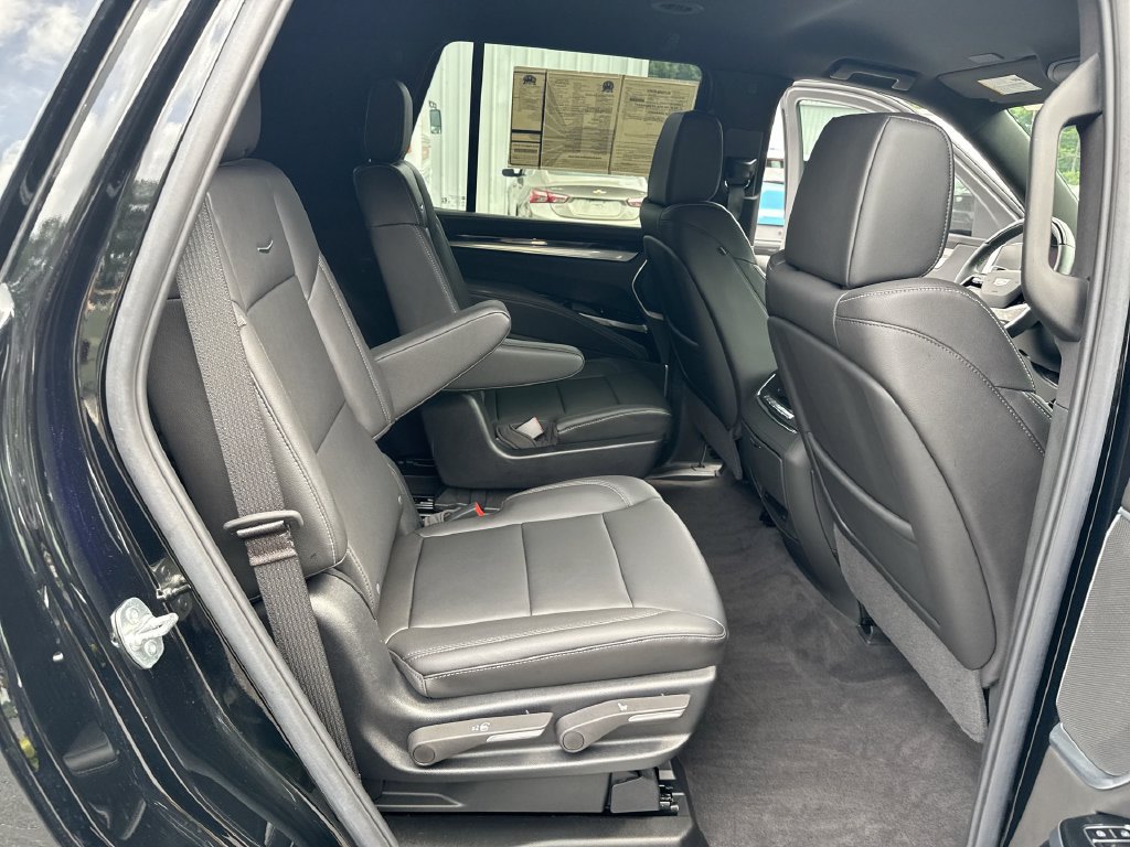 Used 2025 Cadillac Escalade Luxury w/ LPO, Floor Liner Package AWD/4WD image 29