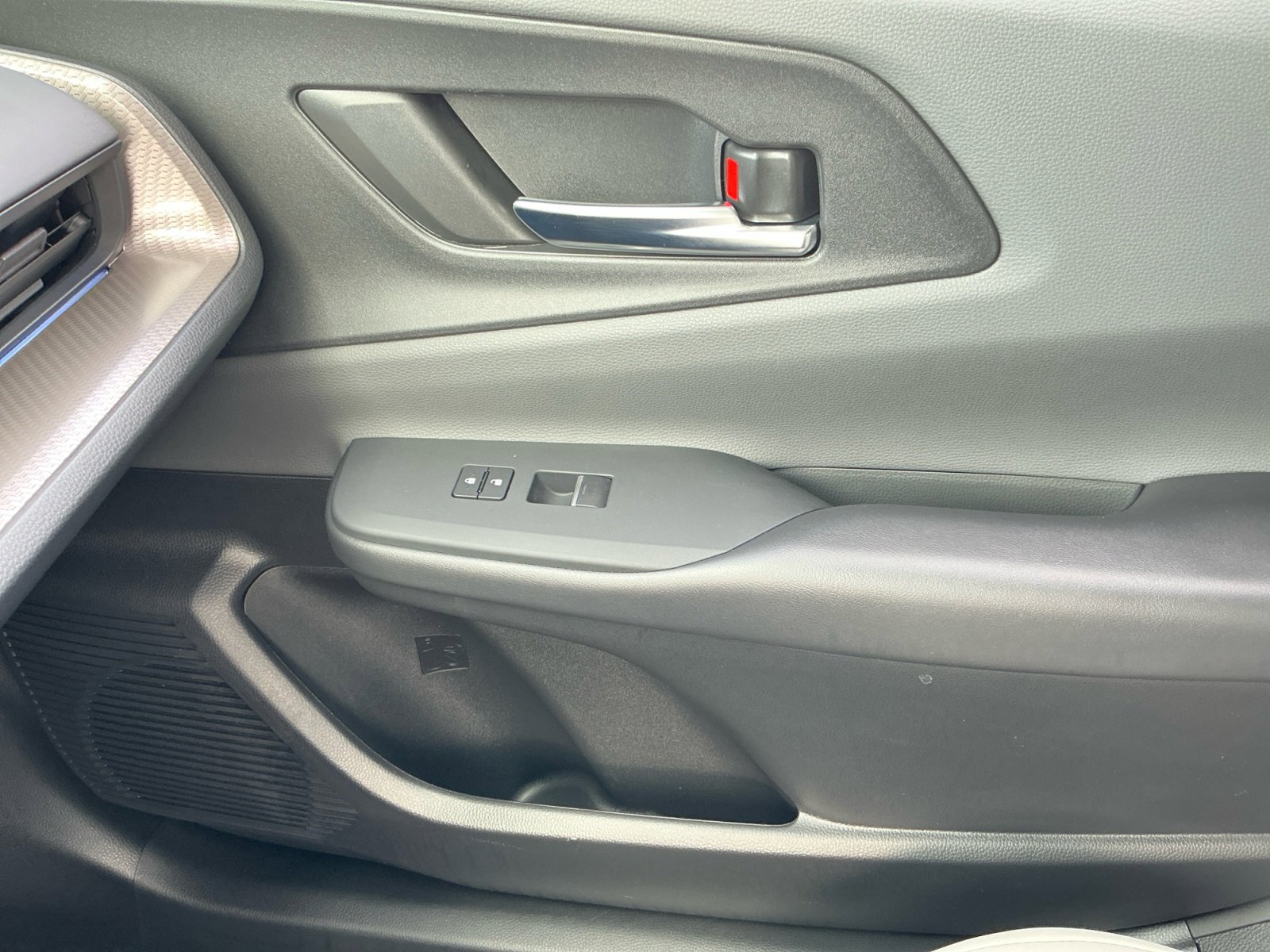 Used 2025 Toyota Prius XLE image 13