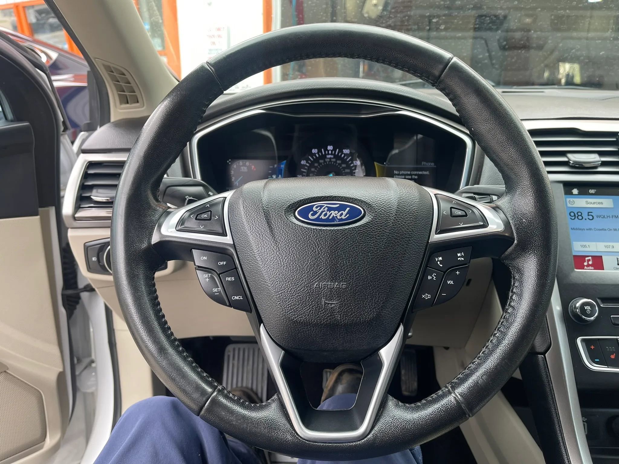 Used 2017 Ford Fusion SE w/ Fusion SE Technology Package FWD image 20