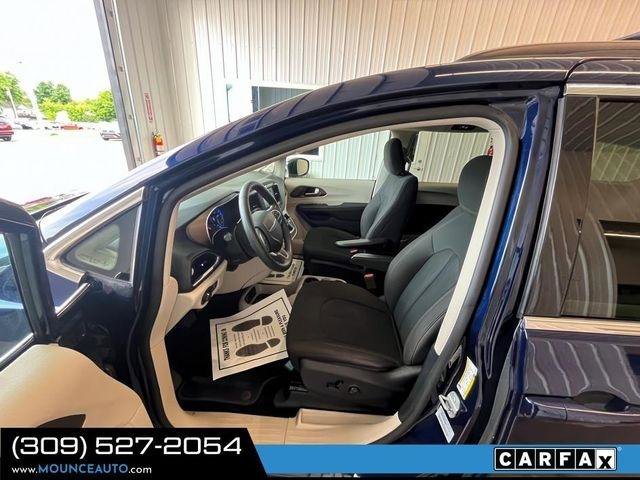Used 2017 Chrysler Pacifica LX FWD image 19