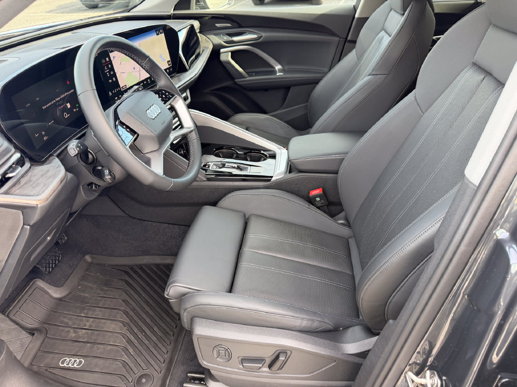 Certified 2025 Audi Q5 Premium Plus w/ Premium Plus AWD/4WD image 3