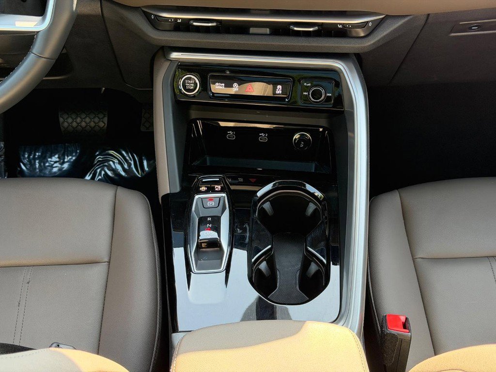 Used 2025 Audi Q5 Premium w/ Convenience Package AWD/4WD image 14