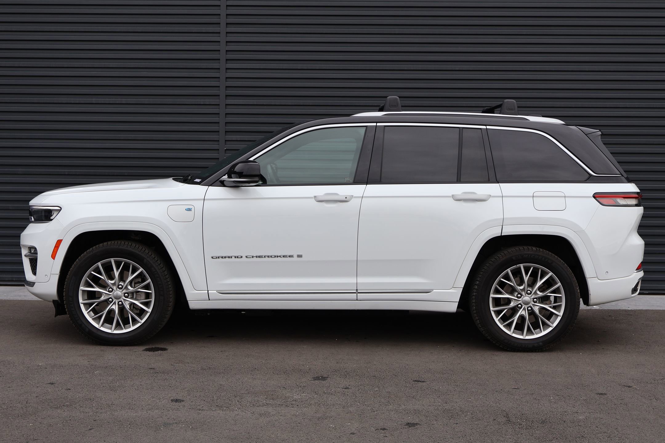 Used 2022 Jeep Grand Cherokee Summit image 8