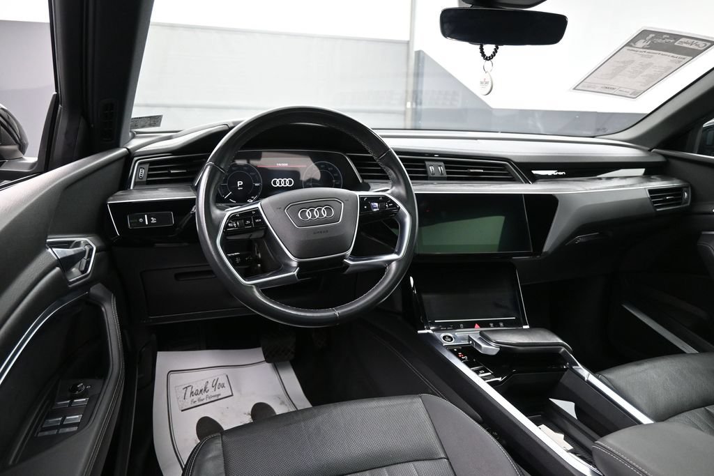 Used 2022 Audi e-tron Premium Plus w/ Premium Plus Package AWD/4WD image 29
