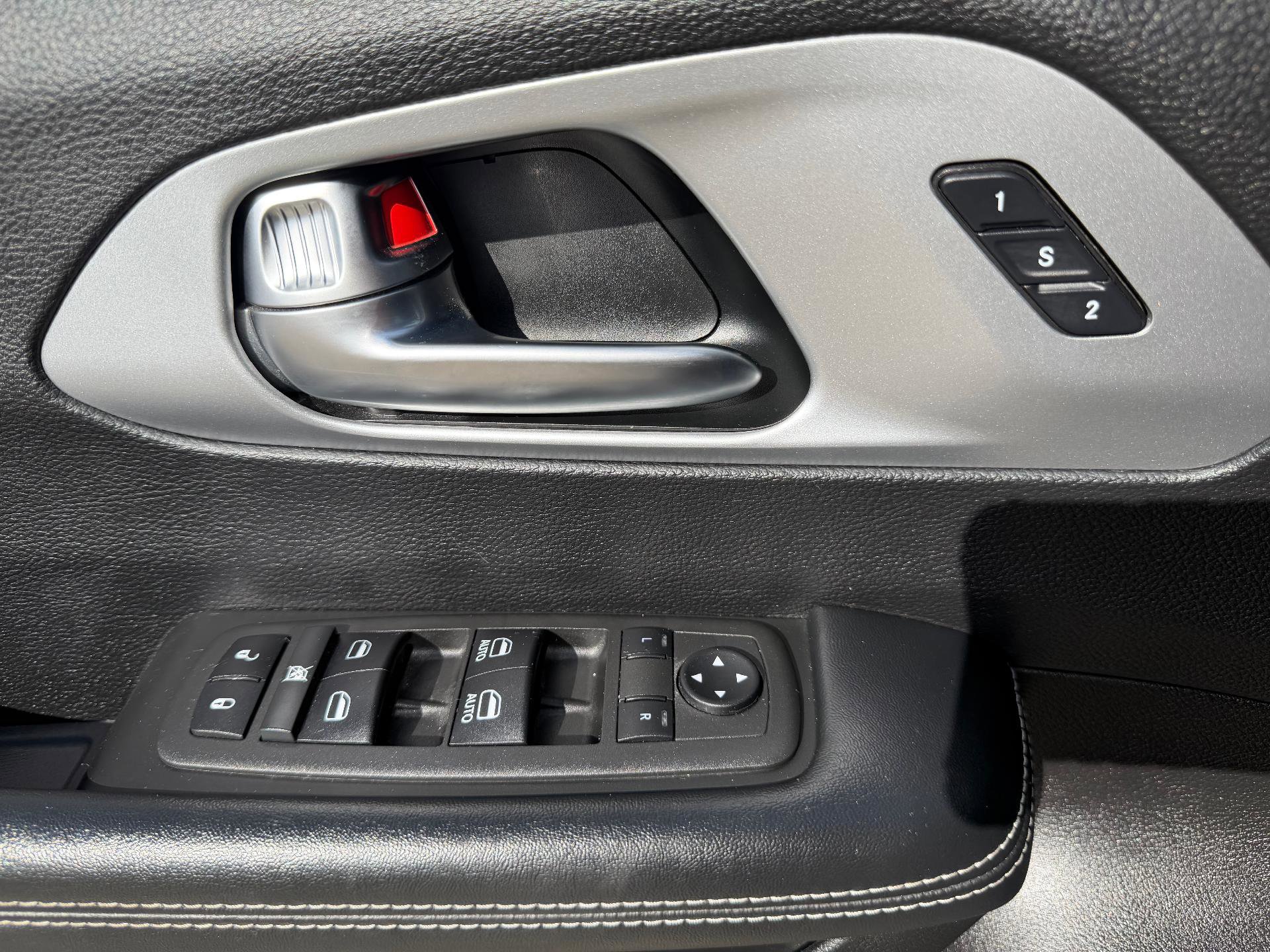 Used 2022 Chrysler Pacifica Touring-L w/ S Appearance Package image 35