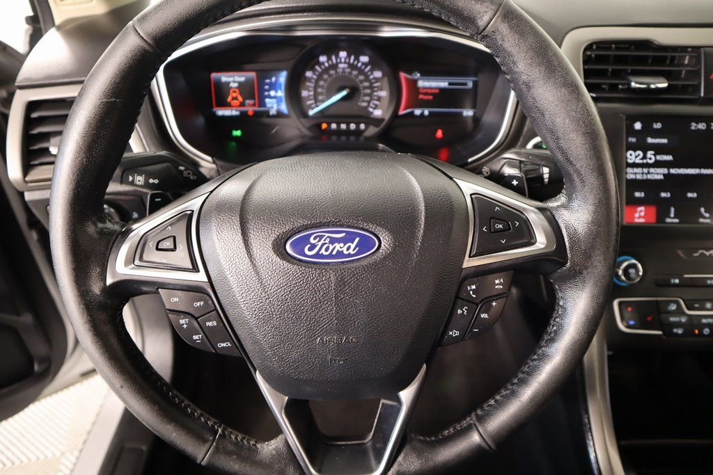 Used 2019 Ford Fusion SEL image 3