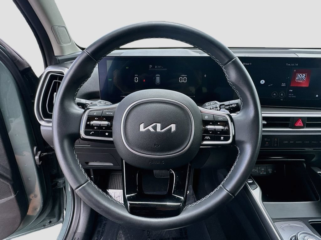 Used 2025 Kia Sorento EX AWD/4WD image 11