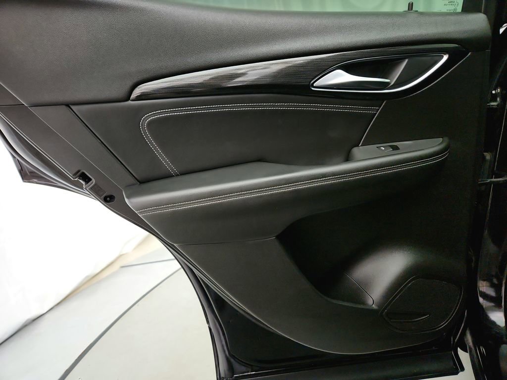 Used 2022 Buick Envision Essence w/ Technology Package I image 30