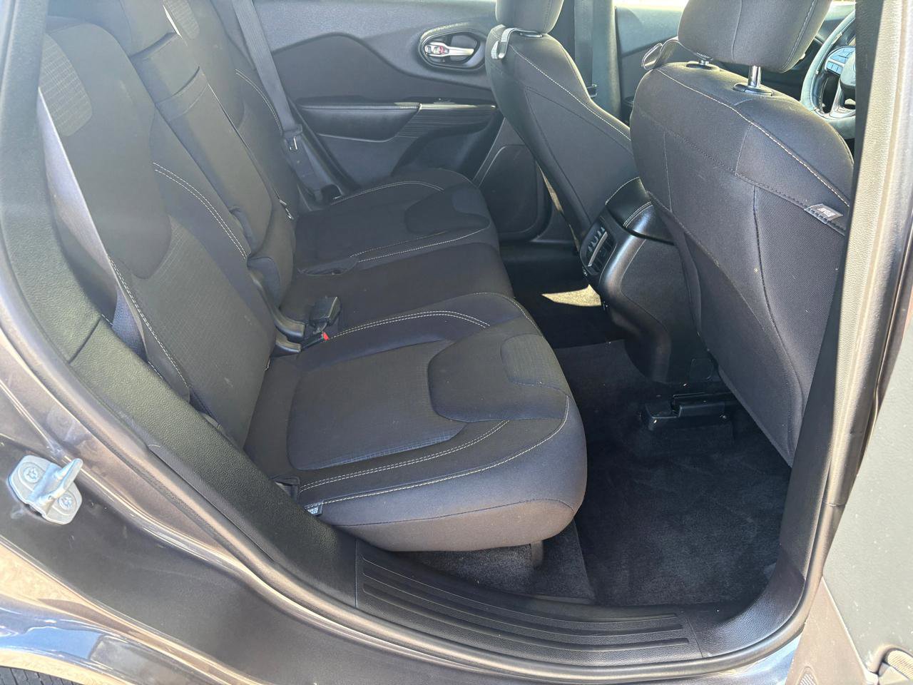 Used 2016 Jeep Cherokee Latitude image 12