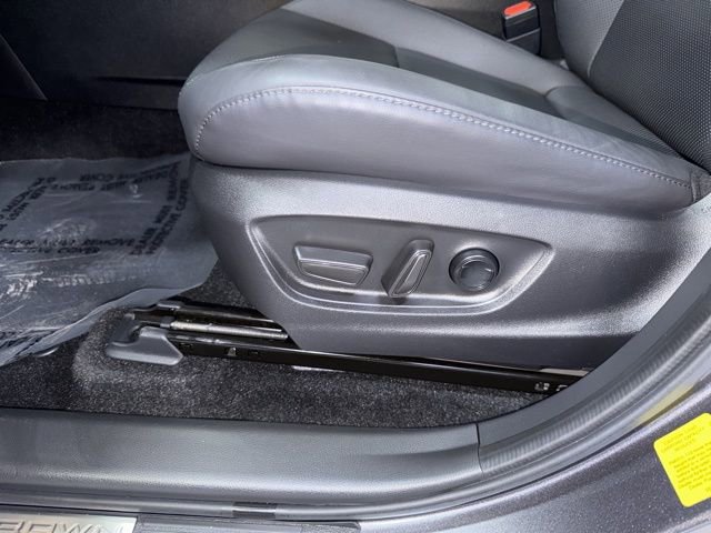 Used 2023 Toyota Crown Limited AWD/4WD image 5