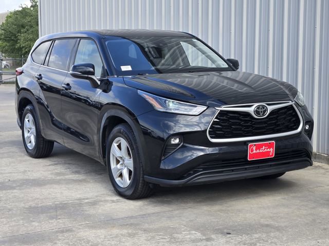 Used 2021 Toyota Highlander LE image 6