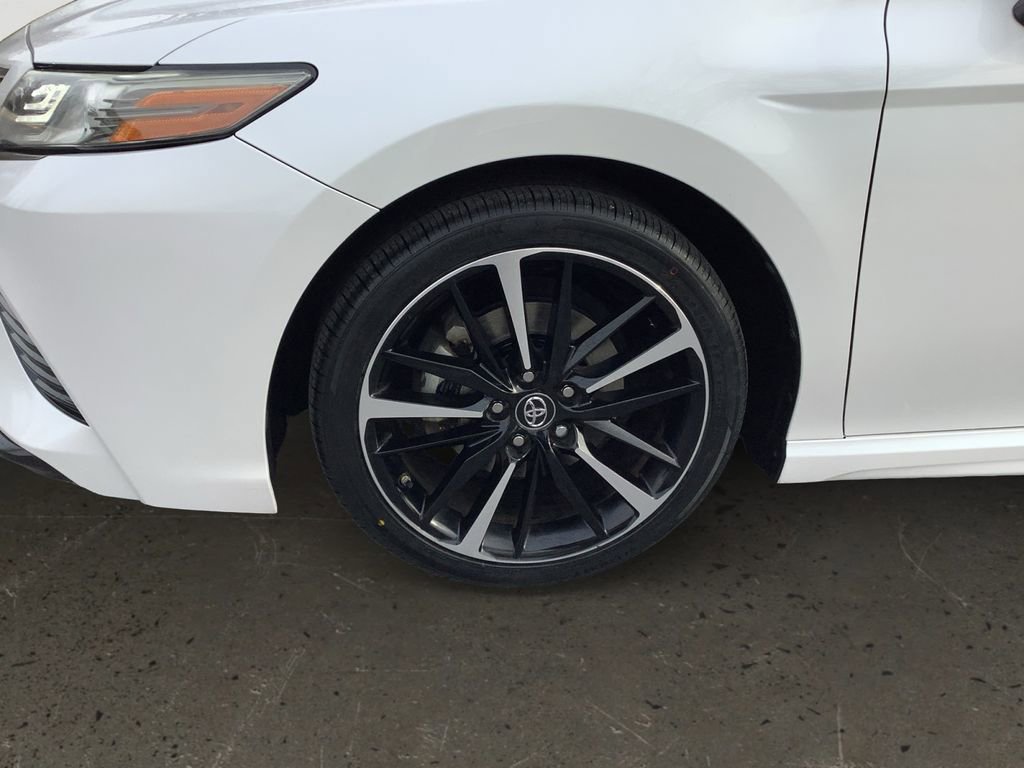 Used 2018 Toyota Camry XSE image 10