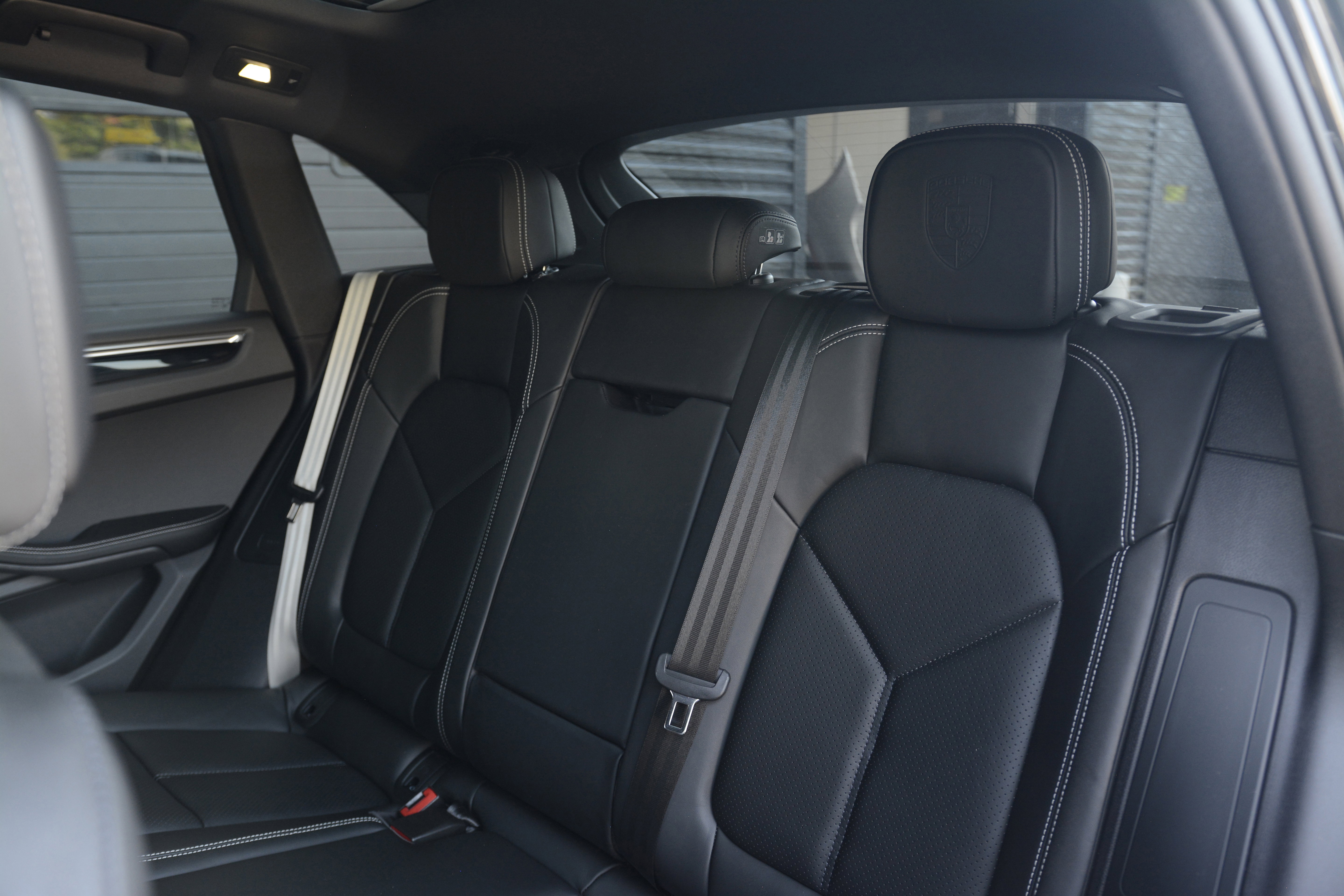 Certified 2026 Porsche Macan AWD/4WD image 31