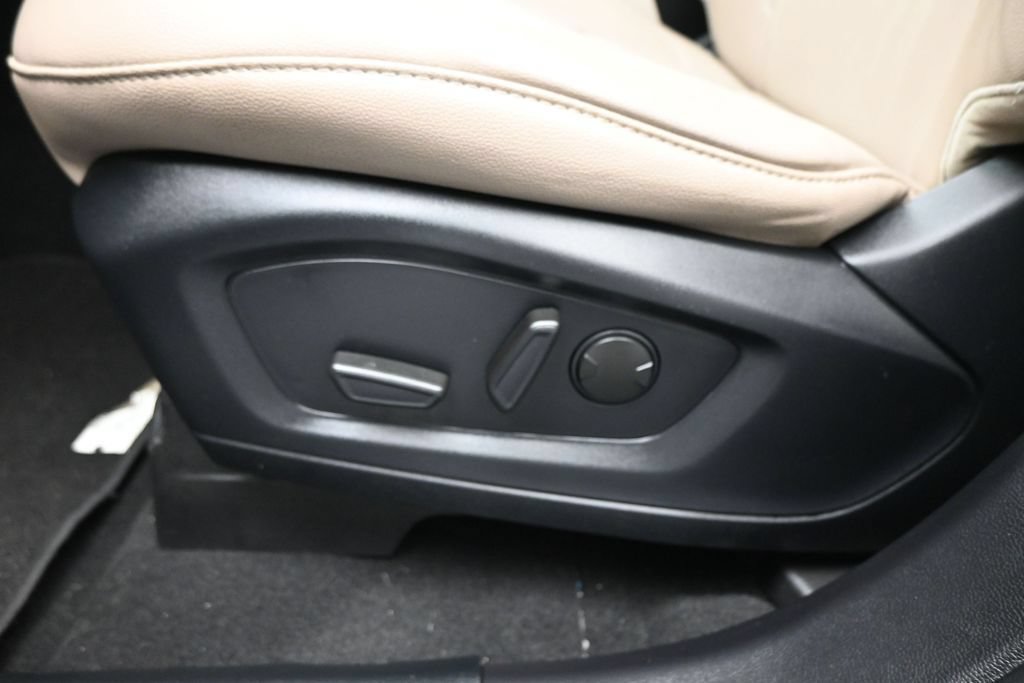 Used 2021 Ford Explorer XLT w/ Equipment Group 202A RWD image 10