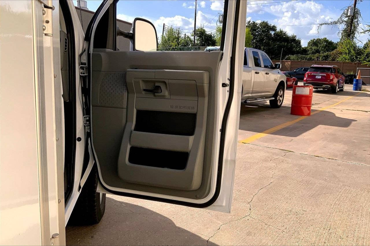 Used 2022 Ford E-350 and Econoline 350 Super Duty RWD image 23