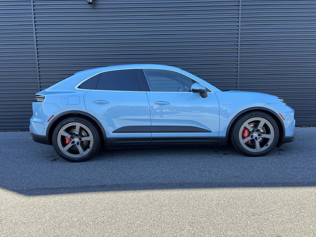 Certified 2025 Porsche Macan 4S Electric AWD/4WD image 6