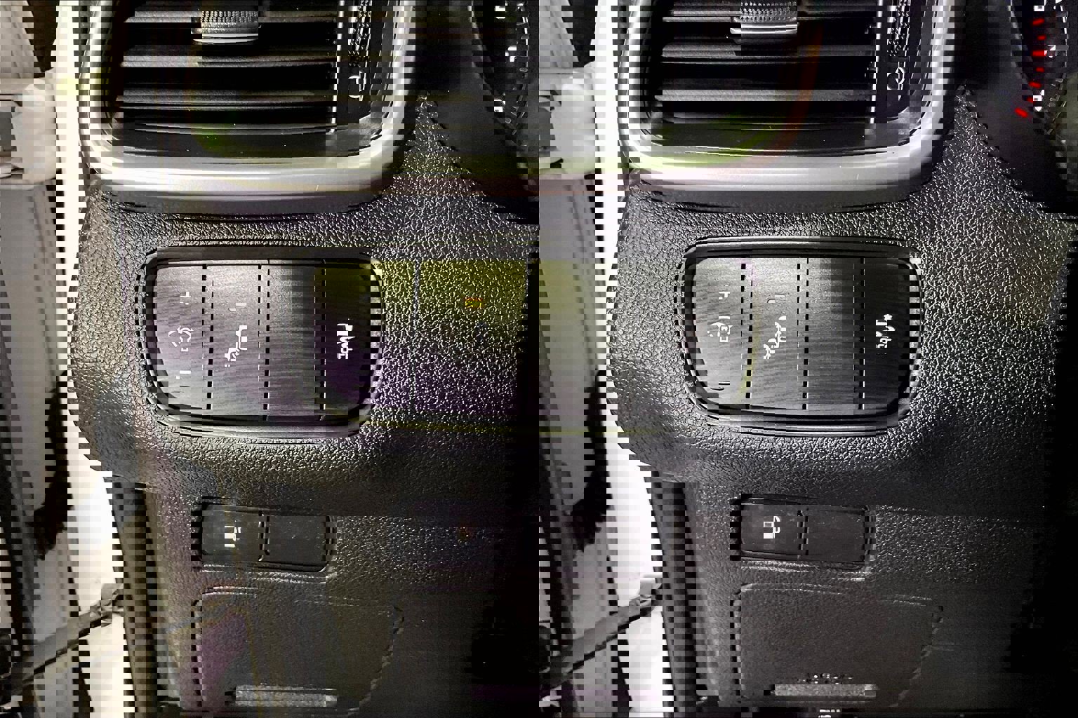 Used 2019 Kia Sorento LX image 16